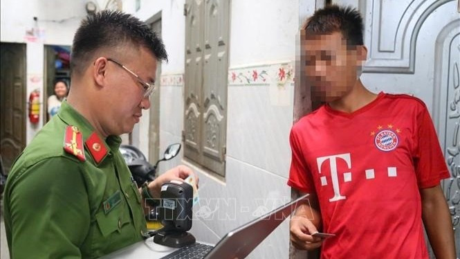 Theo Thông tư mới ban hành của Bộ Công an, từ ngày 1/7/2025, Công an cấp xã được quyền đột xuất thực hiện kiểm tra cư trú. (Ảnh minh họa: TTXVN)
