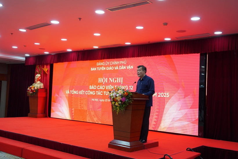 Đồng chí Nguyễn Đức Phong, Phó Bí thư Đảng ủy Chính phủ phát biểu chỉ đạo hội nghị.