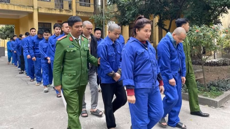 Những đối tượng trong đường dây sử dụng công nghệ cao lừa đảo chiếm đoạt tài sản và đánh bạc bị Công an tỉnh Hưng Yên bắt giữ.