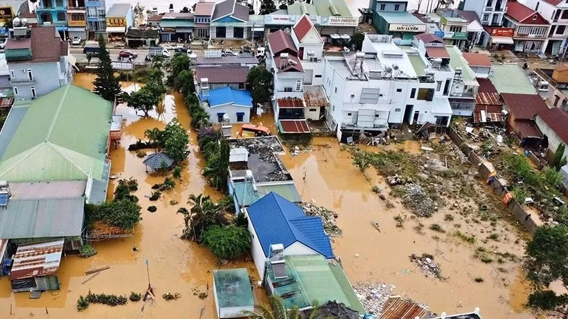 Mưa lũ lịch sử gây thiệt hại nặng nề về người, nhà cửa, nông nghiệp, hạ tầng tại khu vực Tây Nguyên và Nam Trung Bộ. (Ảnh: VGP)