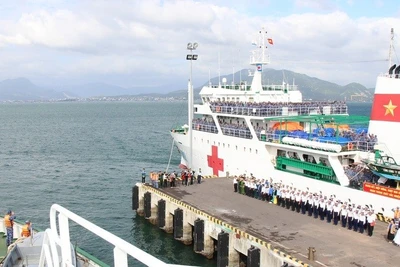 Các tàu chuẩn bị rời cảng thực hiện nhiệm vụ. (Ảnh: CTV HQ) 