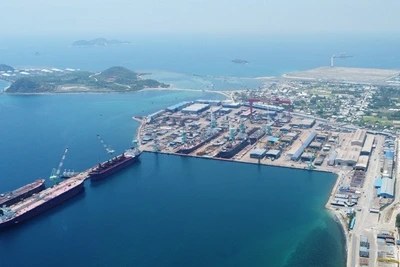 Công nghiệp và xây dựng Khánh Hòa năm 2025 tăng 8,81%. Trong ảnh: Toàn cảnh Nhà máy đóng tàu HD Hyundai Việt Nam (Ảnh: PHONG NGUYÊN) 