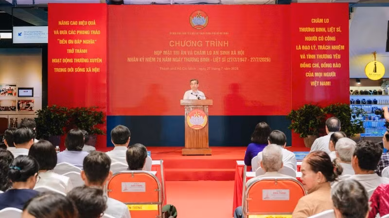 Đồng chí Nguyễn Phước Lộc, Ủy viên Trung ương Đảng, Phó Bí thư Thành ủy, Chủ tịch Ủy ban Mặt trận Tổ quốc Việt Nam Thành phố Hồ Chí Minh phát biểu tại buổi lễ.