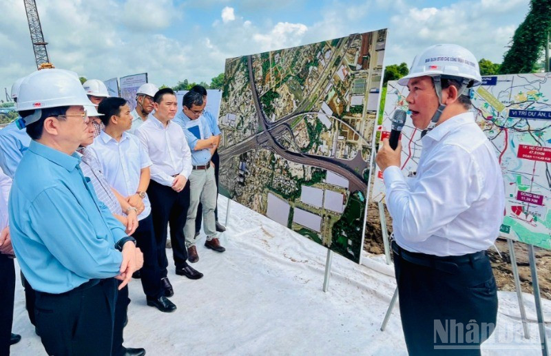 Phó Thủ tướng Mai Văn Chính kiểm tra thực địa tại đầu cầu Bình Gởi ndo_br_dc-mai-van-chinh-9955.jpg