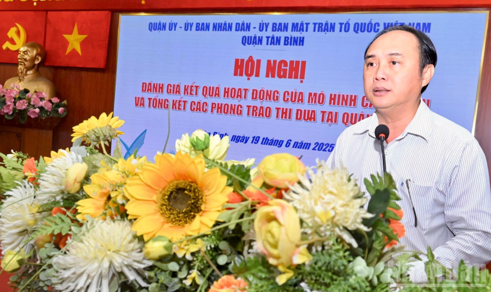 Đồng chí Bí thư Quận ủy Tân Bình Lê Hoàng Hà phát biểu tại Hội nghị. ndo_br_a-ha.jpg