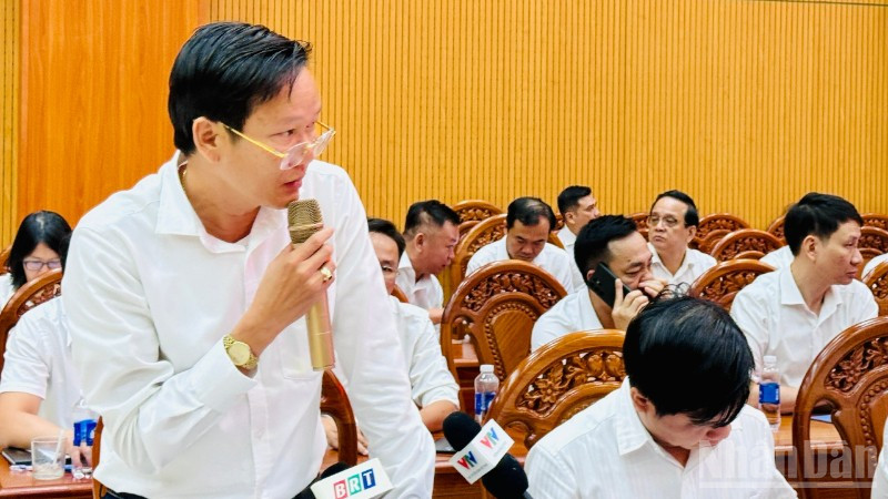 Các đại biểu phát biểu tại buổi làm việc ndo_br_z6872306576185-9f36d971df35e5a6b1cf6333fbf7fb35-2032.jpg