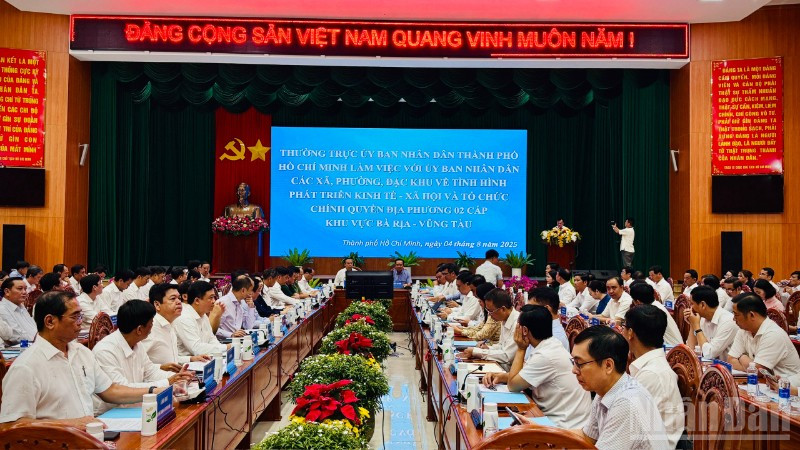 Quang cảnh buổi làm việc (Ảnh: VƯƠNG LÊ)