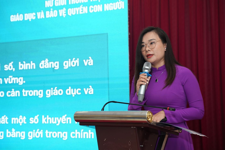 Tiến sĩ Lâm Thị Thanh Huyền, Học viện Tài chính phát biểu tại Hội thảo. dsc01587.jpg
