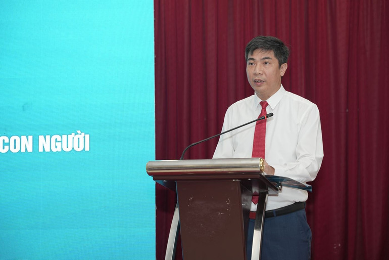 Nhà giáo ưu tú, Phó giáo sư, Tiến sĩ Nguyễn Đào Tùng, Giám đốc Học viện Tài chính phát biểu tại Hội nghị. dsc01440.jpg