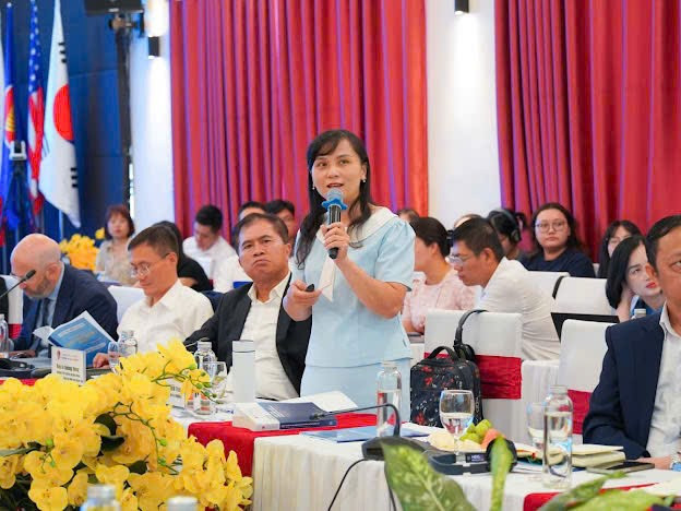 Tiến sĩ Nguyễn Quỳnh Trang, giảng viên Trường đại học Kinh tế, Đại học Quốc gia Hà Nội cho rằng hiệu quả sử dụng vốn và lao động ở Việt Nam còn thấp. 00871c9fe343691d3052.jpg