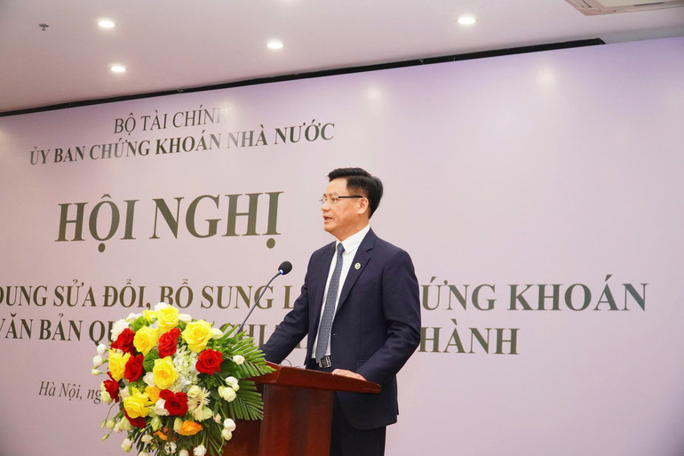 Ông Hoàng Văn Thu nhấn mạnh, Luật Chứng khoán sửa đổi được xây dựng dựa trên 3 nhóm chính sách trọng tâm. 882bafb79fd3128d4bc2.jpg