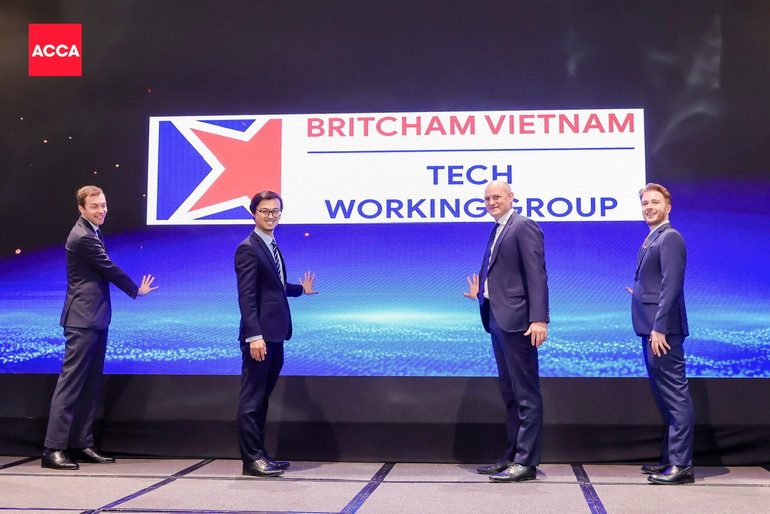 Bấm nút ra mắt Nhóm doanh nghiệp công nghệ Anh Quốc tại Việt Nam. 3cc2d2f3609ce9c2b08d1.jpg