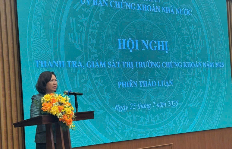 Chủ tịch Ủy ban Chứng khoán Nhà nước Vũ Thị Chân Phương tin tưởng công tác thanh tra, giám sát chặt chẽ sẽ đóng góp cho sự vận hành và phát triển lành mạnh, an toàn, ổn định, minh bạch của thị trường chứng khoán trong thời gian tới. ct-ubcknn.jpg