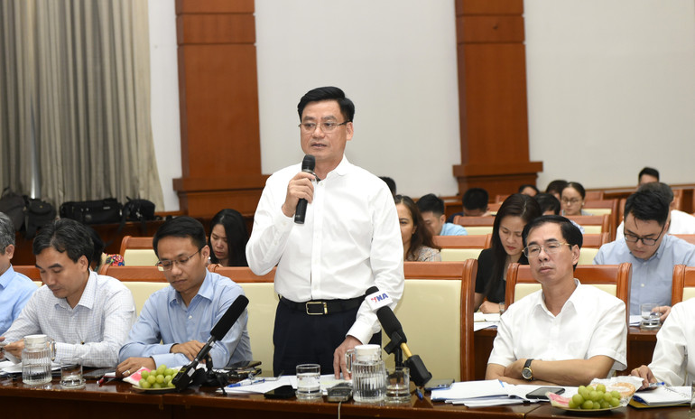 Ông Hoàng Văn Thu, Phó Chủ tịch Ủy ban Chứng khoán Nhà nước phát biểu tại Hội nghị. dai-dien-ub-ck.jpg