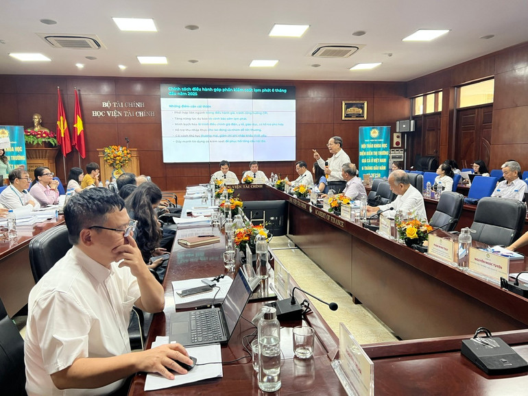 Các khách mời thảo luận tại Hội nghị. 420e18145608e056b919.jpg