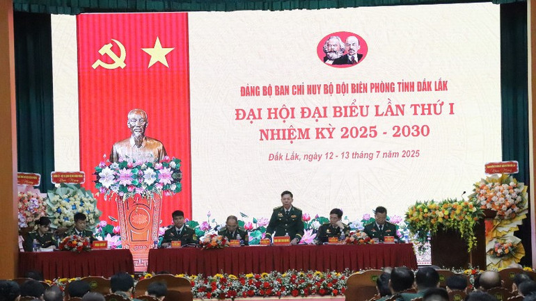Đoàn Chủ tịch điều hành đại hội. img-1282-9235.jpg