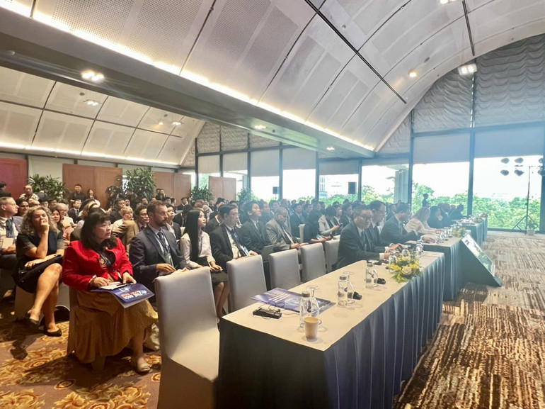 Sự kiện về chống lừa đảo trực tuyến thu hút sự chú ý của đông đảo khách mời. z7155306398037-854f1ae2dd07f007c06b0c7d25331758.jpg