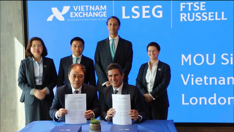 Sở Giao dịch chứng khoán Việt Nam (VNX) đã ký kết Biên bản ghi nhớ (MOU) với Công ty FTSE International Limited (FTSE). mou.jpg