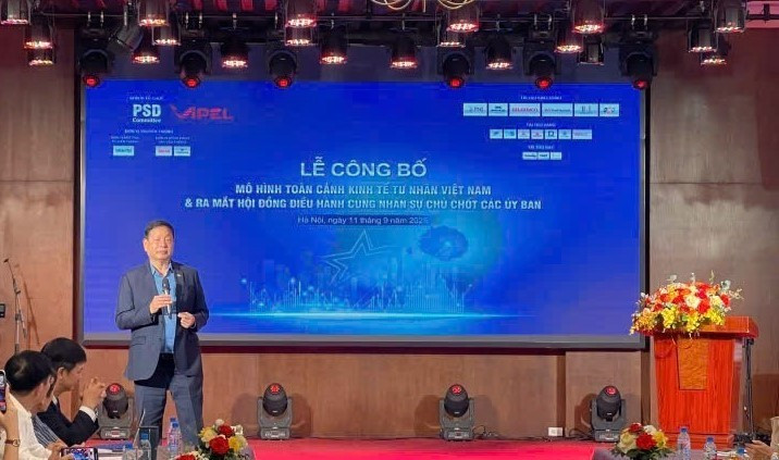 Ông Trương Gia Bình cho biết, Mô hình Toàn cảnh kinh tế Việt Nam sẽ hướng tới mục tiêu “Công-tư kiến quốc: Hùng cường, thịnh vượng”. 857fdcde6c5ee700be4f.jpg