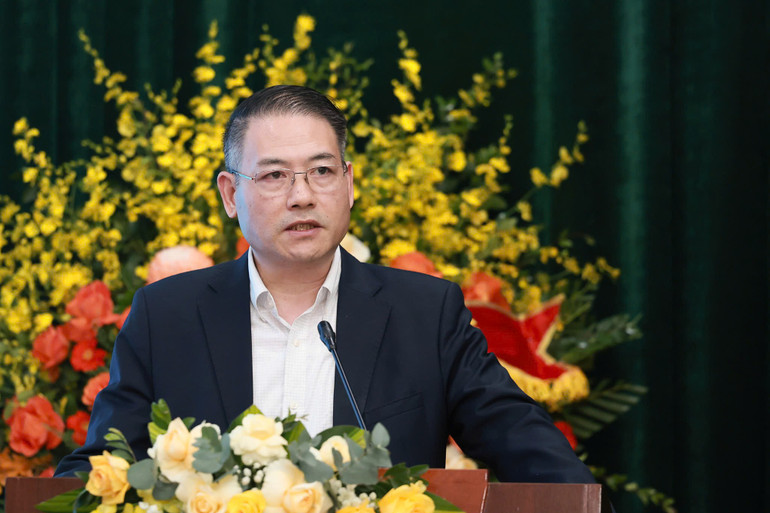 Herr Bui Ngoc Tuan, stellvertretender Generaldirektor für Steuer- und Rechtsberatungsdienste bei Deloitte Vietnam, empfahl die Förderung der Entwicklung in den Bereichen Technologie und Digitalisierung, insbesondere im Bereich Tax Data Mining. 8627cf7d8f8802d65b99.jpg