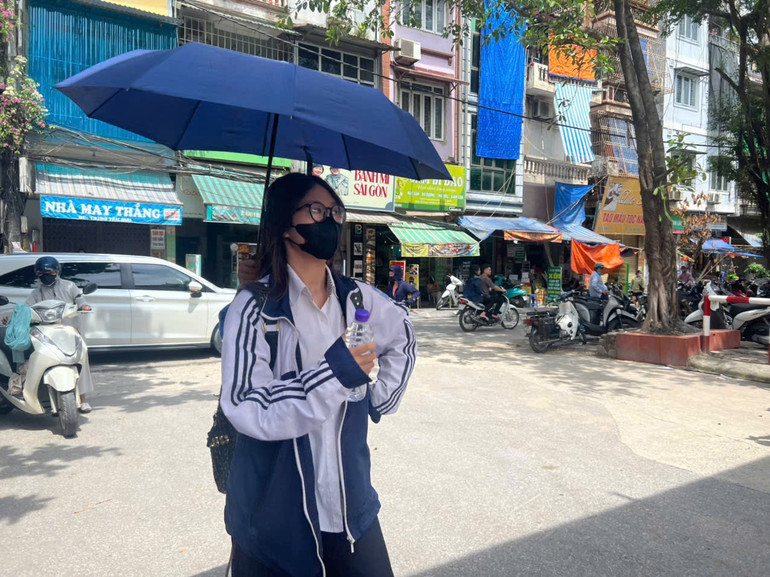 Nhiều học sinh bước vào môn thi Toán với tâm lý thoải mái, vững vàng. 6a6df208d6d6618838c77.jpg