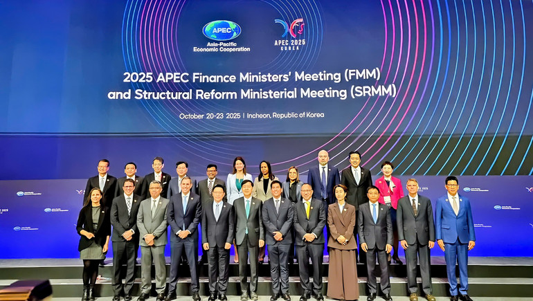 Delegados participando da 32ª Reunião de Ministros das Finanças da APEC na Coreia. 1-tap-the.jpg