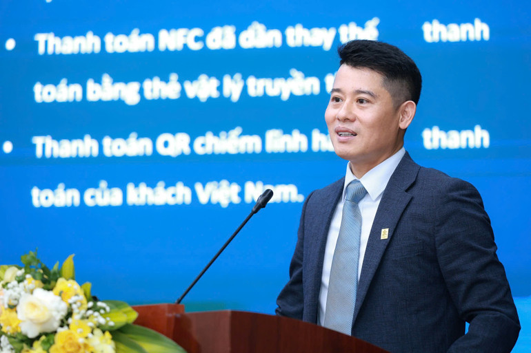 លោក Nguyen Hoang Long - អគ្គនាយករងនៃសាជីវកម្មទូទាត់ជាតិវៀតណាម (Napas) បាននិយាយថា ប្រព័ន្ធអេកូនៃការទូទាត់នៅវៀតណាមនៅតែបែកបាក់។ 172361930810834eda01.jpg