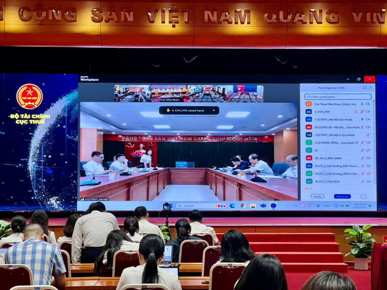 Các Chi cục thuế khu vực tại các điểm cầu phát biểu tại Hội nghị. eb4ee04fe68351dd0892.jpg