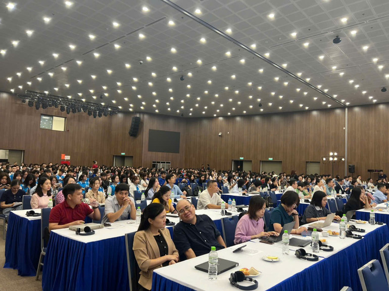 Quang cảnh Diễn đàn. 643b22bc2846a218fb57.jpg