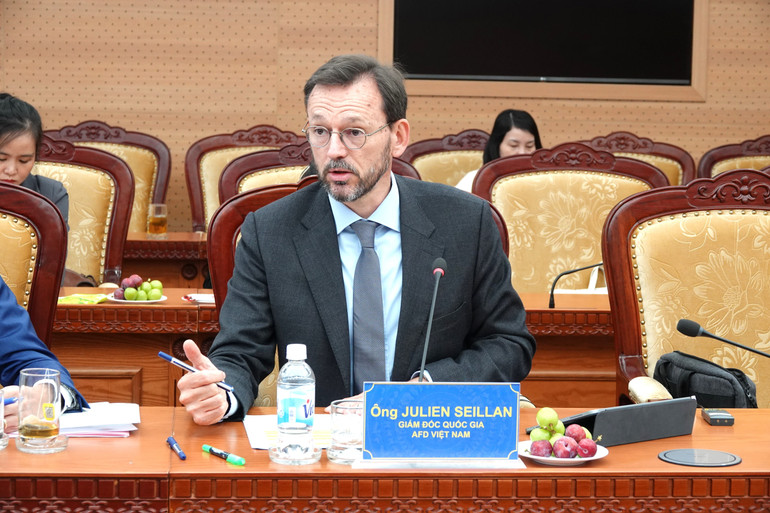 ຜູ້ຕາງຫນ້າອົງການພັດທະນາຝຣັ່ງ AFD ກ່າວ. gd-afd.jpg