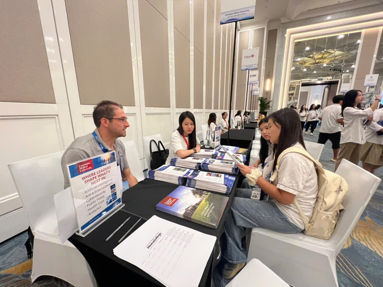 60 US-Colleges und Universitäten sind auf der EducationUSA Fair im Herbst 2025 vertreten. 2be8f21c753fff61a62e5.jpg