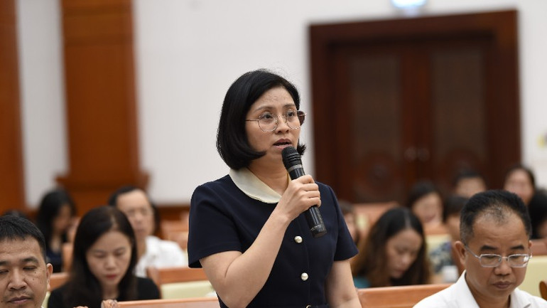 Trịnh Thị Hương Phó cục trưởng Cục Phát triển doanh nghiệp tư nhân và kinh tế tập thể thông tin về tình hình hoạt động của doanh nghiệp trong tháng 6 và 6 tháng đầu năm 2025. trinh-thi-huong-pho-cuc-truong-cuc-ptkttn-4853.jpg