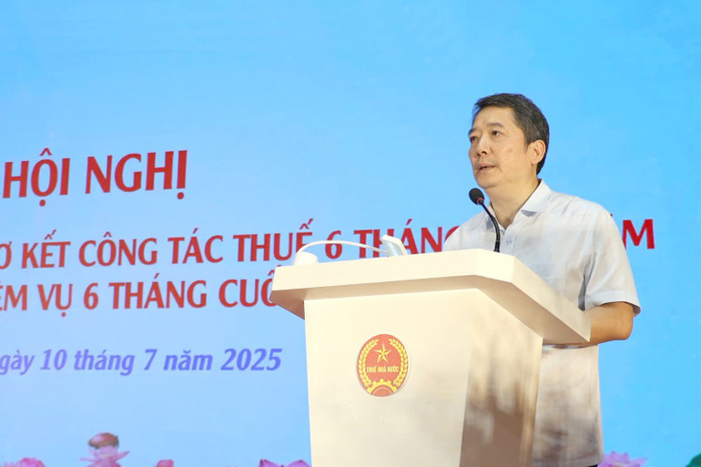 Thứ trưởng Tài chính Cao Anh Tuấn đánh giá cao những nỗ lực của ngành Thuế thời gian qua. 617440ba339485cadc853.jpg