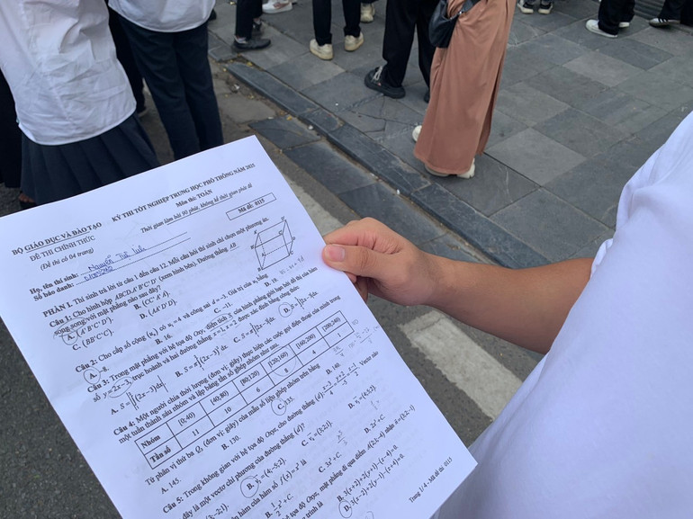 Đề thi môn Toán năm nay gồm có ba phần. 178b743163ebd4b58dfa2.jpg