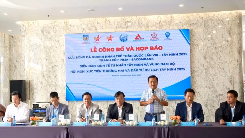 Hop báo giải bóng đá Doanh nhân trẻ toàn quốc lần thứ VIII năm 2025 tại Tây Ninh.
