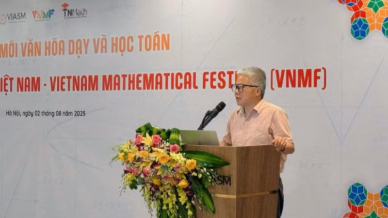 Giám đốc khoa học Viện Nghiên cứu cao cấp về Toán, GS, TSKH Ngô Bảo Châu phát biểu. (Ảnh: THÚY QUỲNH).