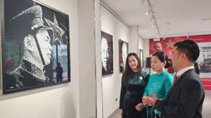 Triển lãm tranh chân dung các vị lãnh tụ của đất nước qua các thời kỳ từng thu hút sự quan tâm của đông đảo công chúng.