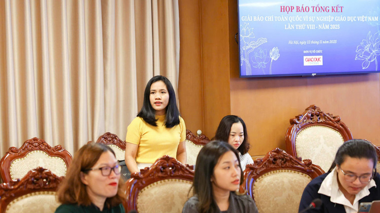 អ្នកសារព័ត៌មានពិភាក្សាក្នុងសន្និសីទកាសែត។ (រូបថត៖ Thanh Tung) 1000074950.jpg