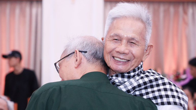 กอดแน่นๆนะ 1000071838.jpg