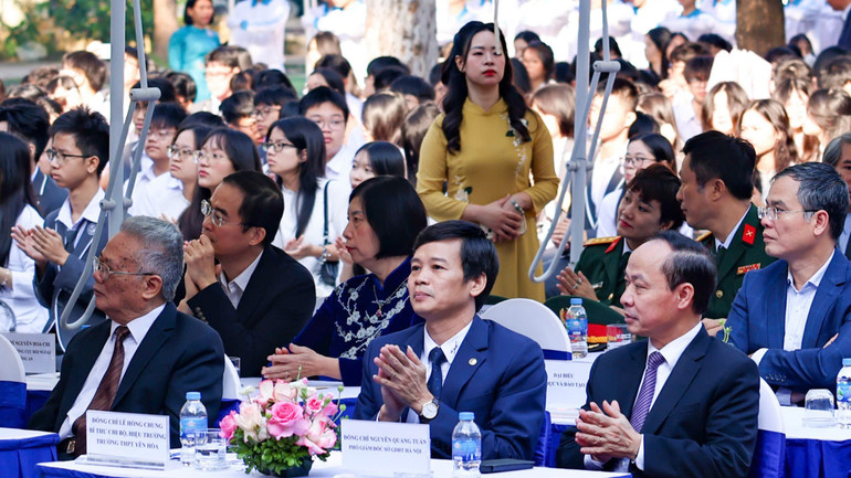 Delegater som deltar i firandet. z7226299021566-2051fe9cb001c8e70768dd0c22e95d1b.jpg