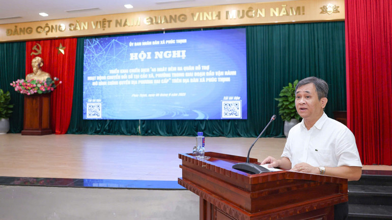Trưởng Phòng Văn hóa-Xã hội (Ủy ban nhân dân xã Phúc Thịnh) Đặng Việt Hà phát biểu ý kiến tại hội nghị. (Ảnh: ĐẠI THẮNG) z6879145544101-5203d9bc0fd0e18f52350240c256d9bc.jpg