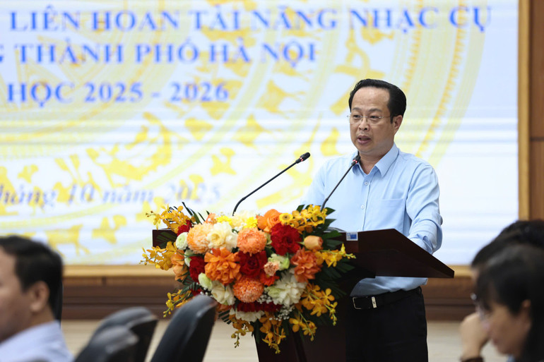 Giám đốc Sở Giáo dục và Đào tạo Hà Nội Trần Thế Cương phát biểu ý kiến. (Ảnh: THANH TÙNG) z7115674823963-090bc38e1ce952abd7ba043fa0f1053a.jpg