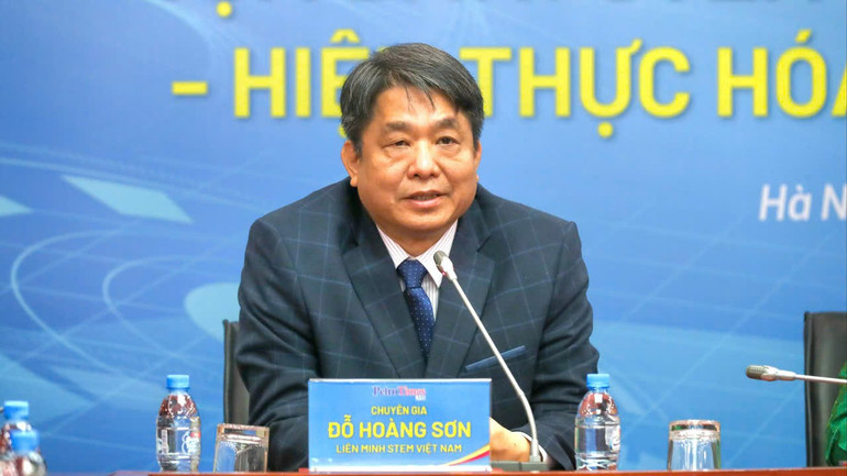 مسٹر ڈو ہوانگ سن - ویتنام میں STEM تعلیم کے ایک سرخیل ماہر، ویتنام STEM الائنس کے ایک اہم رکن نے خطاب کیا۔ z7301043161096-cc370ca655fd25358a410176c706f68e.jpg