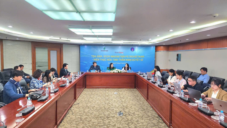 سیمینار کا منظر۔ z7301043084329-41f17d922b87c065ca7c9fd55b60f010.jpg