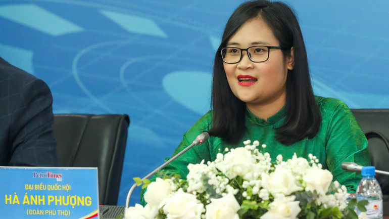 قومی اسمبلی کے مندوب ہا انہ فونگ نے بحث میں اظہار خیال کیا۔ z7301043083517-e3dd967bfd5de1fa553a8a4ae21ccf2e.jpg