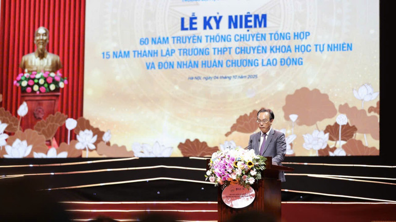 Giám đốc Đại học Quốc gia Hà Nội Hoàng Minh Sơn phát biểu ý kiến. z7080502728418-af7975c1d682b5a17b8d77fc97f110bf.jpg