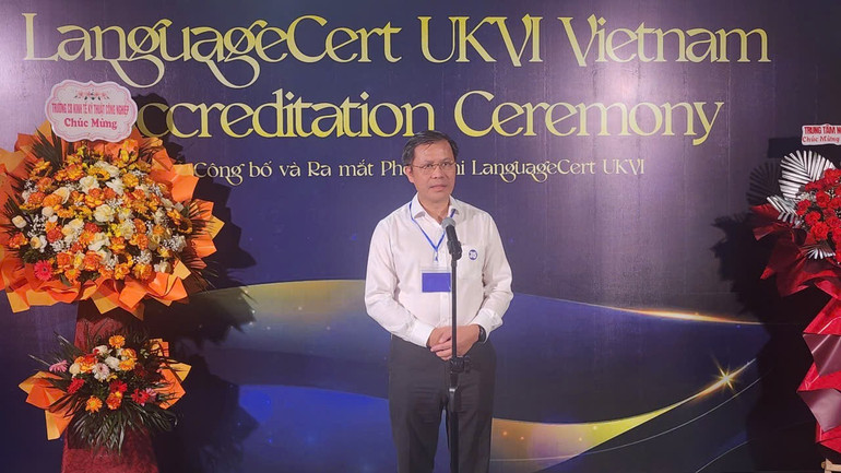 តំណាងក្រសួងអប់រំ និងបណ្តុះបណ្តាល បាននិយាយ។ 1000073370.jpg