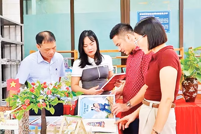 Những bài dự thi Đại sứ Văn hóa đọc năm 2025 chất lượng tốt được trưng bày tại Thư viện tỉnh Thái Nguyên để phục vụ bạn đọc, truyền cảm hứng đọc sách.