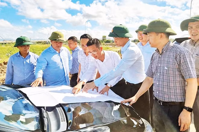Lãnh đạo thị xã Quảng Yên kiểm tra tiến độ triển khai các dự án trên địa bàn.