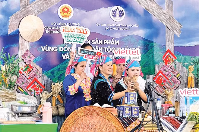 Các kênh bán hàng trực tuyến giúp nông sản vùng cao tiếp cận thị trường rộng lớn hơn.